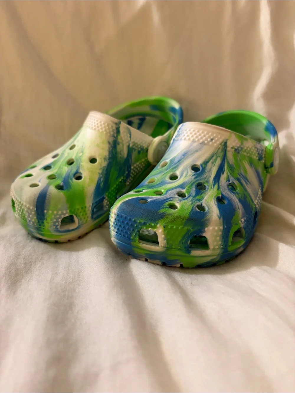 CROCS Kids Glow-in the -Dark Marbled Blue, Green & White Clogs